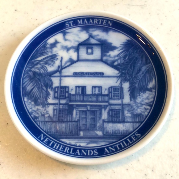 Little Switzerland St Maarten Netherland Antilles “The Old Courthouse” Dish - Picture 1 of 3
